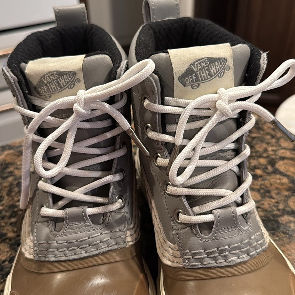 Vans waterproof boots. Size 8 women’s/6.5 men’s - Picture 3 of 6